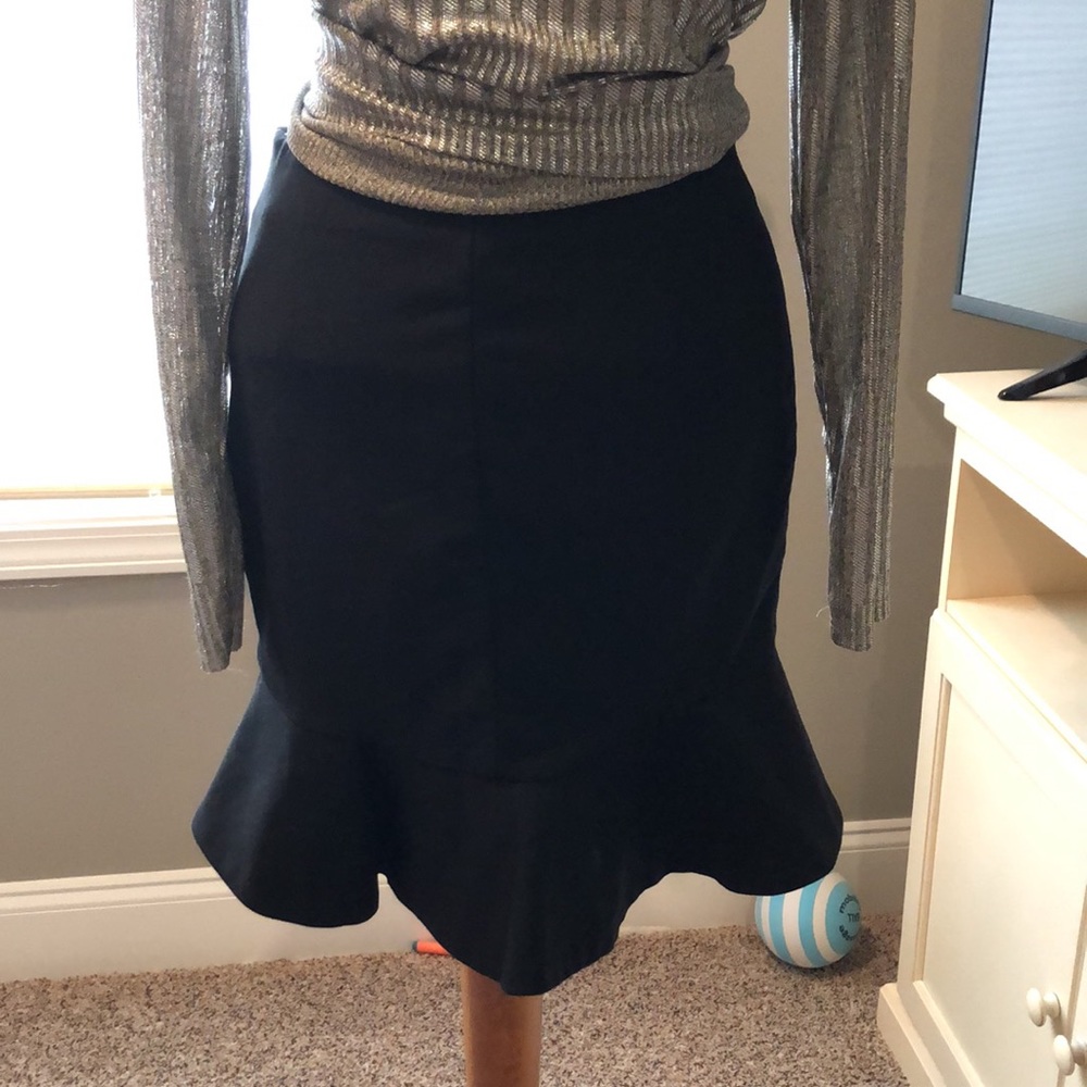 Zara size xs skirt mermaid detail classic look
